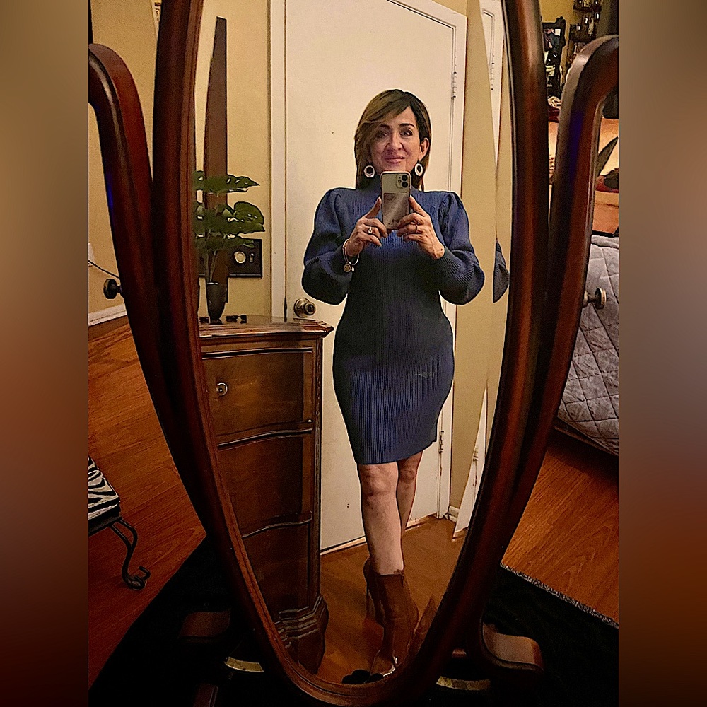 Blue sweater dress w puffer sleeves. A MUST have💙